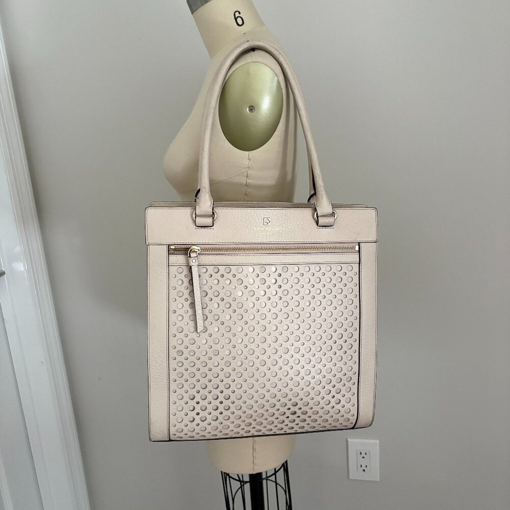 Kate Spade Large Cream/Beige Perri Lane Perforated Zip Top Closure Tote Luxury